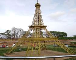 The park features wonders of the world, which makes the garden unique in itself. Visiting this garden is the best way to educate your children about d